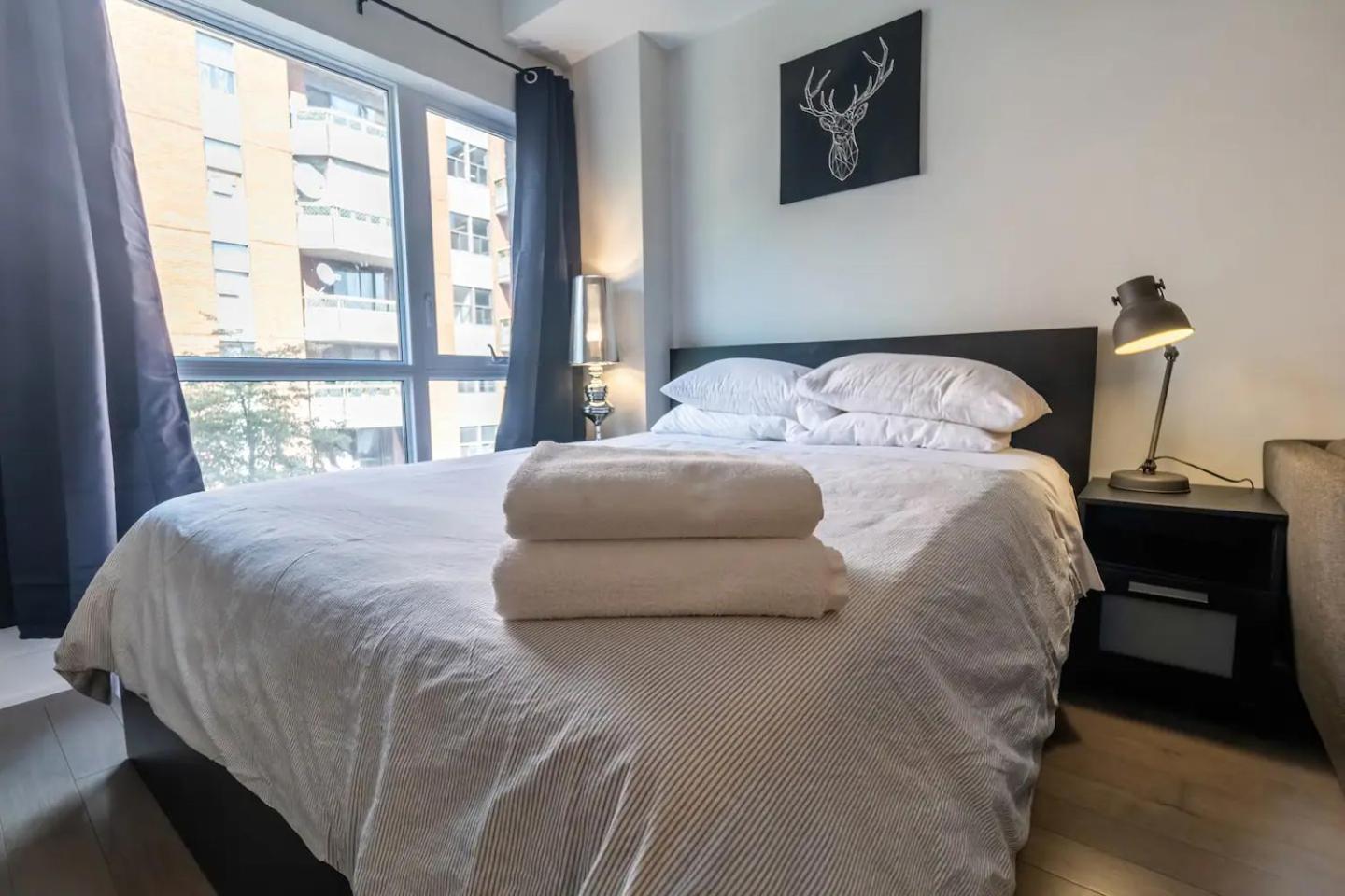 Rozenhaus Montreal Hotel Bagian luar foto