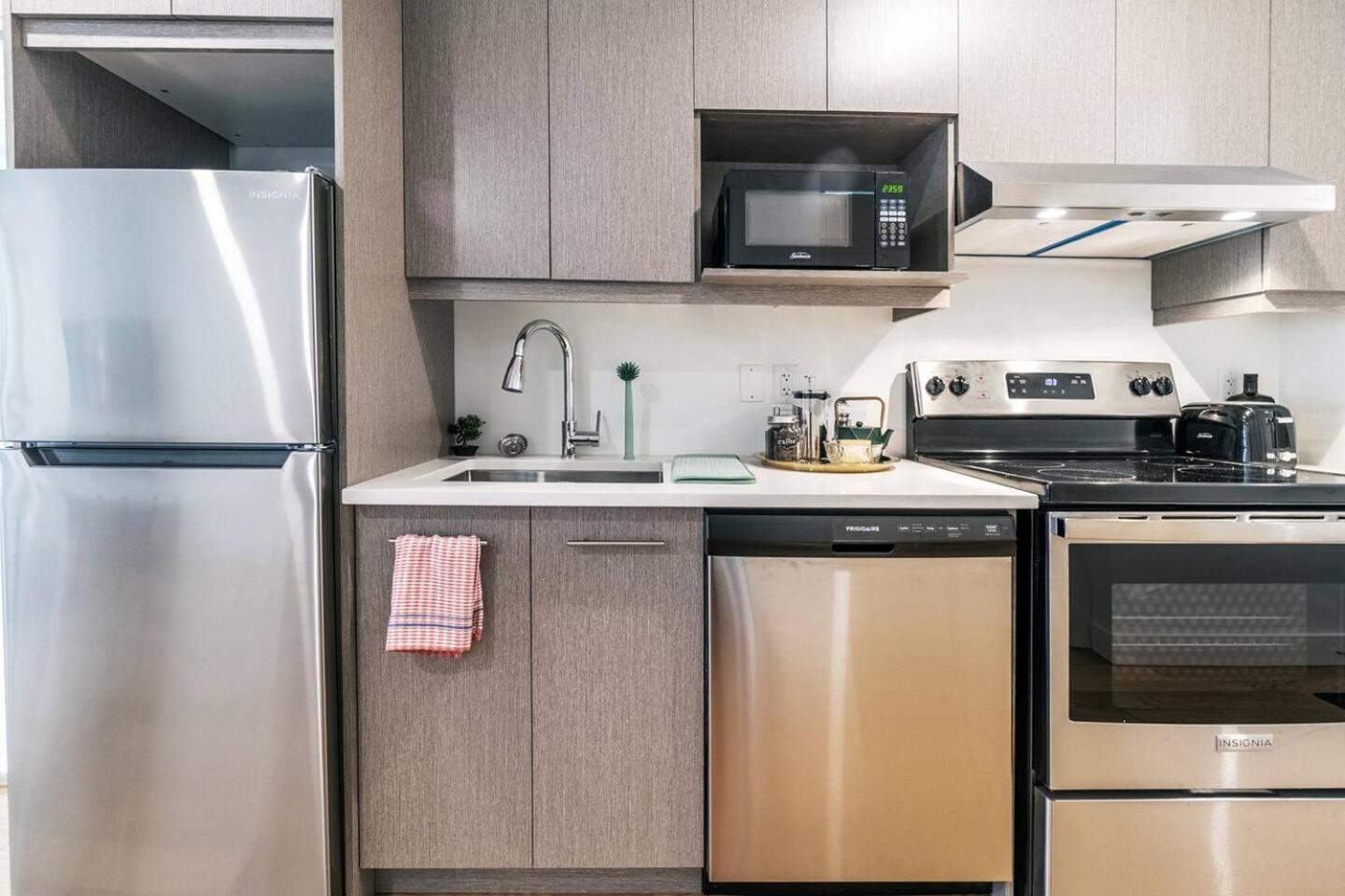 Rozenhaus Montreal Hotel Bagian luar foto